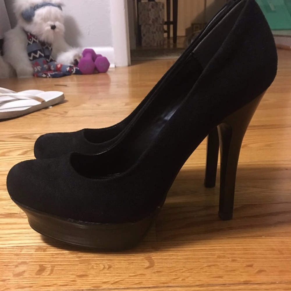 Black Pumps